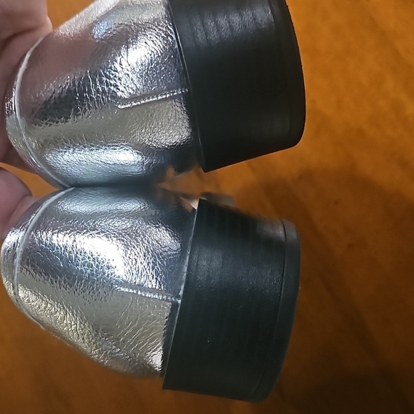 Chinese Laundry Porter Silver Metallic Womens Loafer - Picture 5 of 10